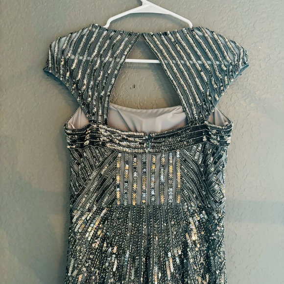 Adrianna Papell Platinum Gown 40103 Size: 2 - Picture 5 of 10